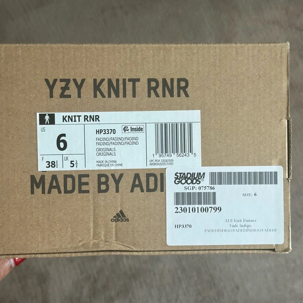 Yeezy Knit RNR - Picture 3 of 8